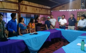 Adolescentes y jóvenes de Cambio Atitlán Tolimán hacen acuerdos en reunión con alcalde electo de San Lucas Tolimán, Sololá