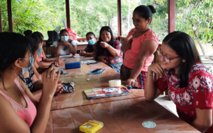 Lideresas de Santo Tomás La Unión, Suchitepéquez, participan en proceso de sensibilización sobre derechos de la niñez y adolescencia
