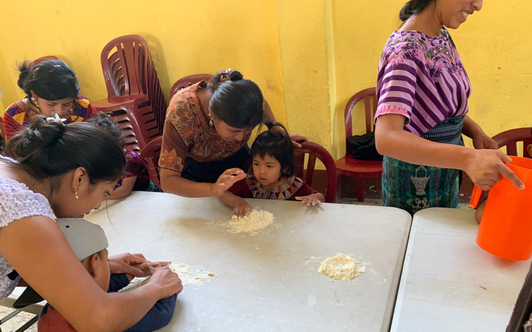 Madres guía replican temas de primera infancia y estimulación oportuna en Santa Cruz La Laguna, Sololá