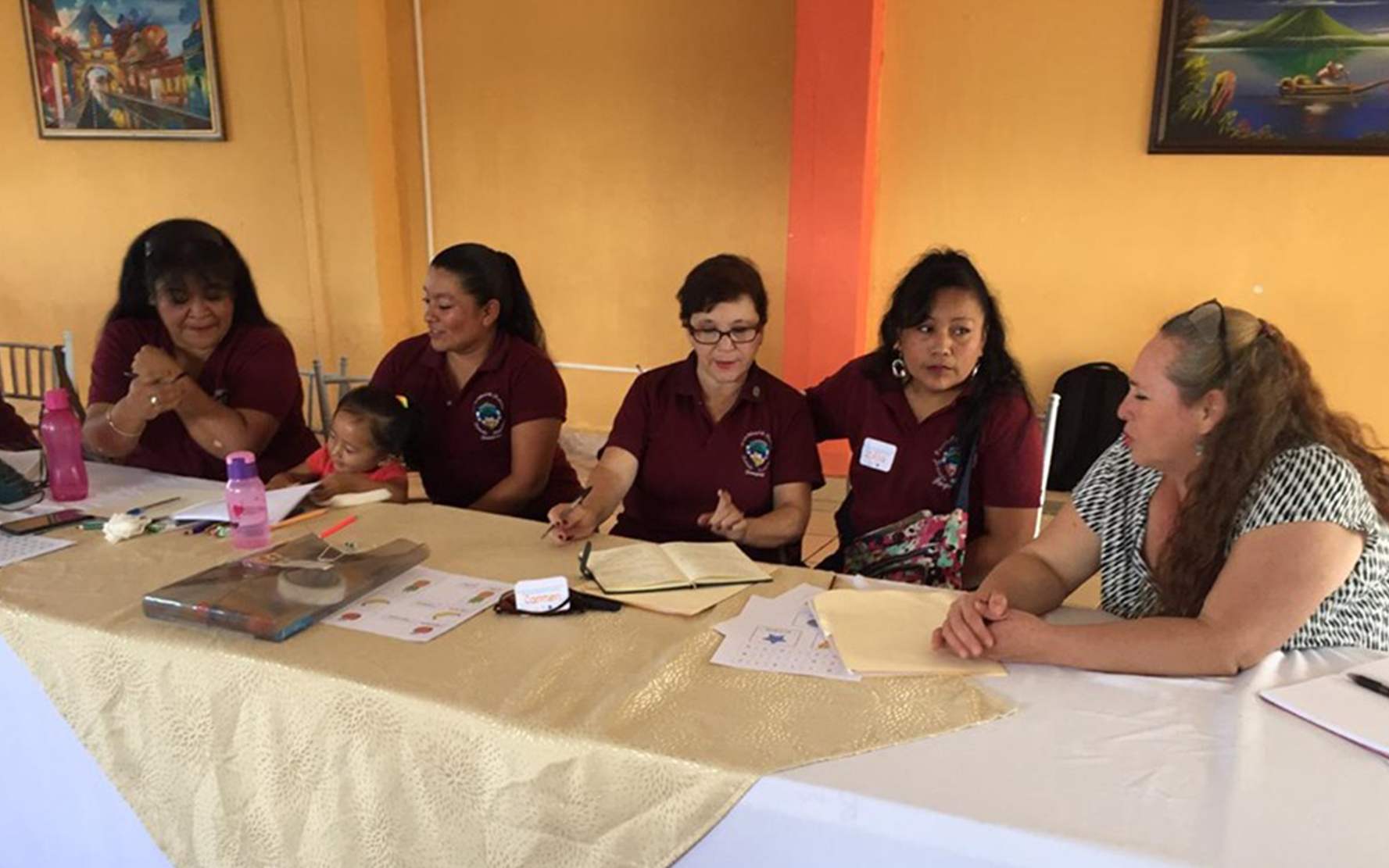 En Panajachel, Sololá, maestras de preprimaria continúan proceso de formación en educación inicial