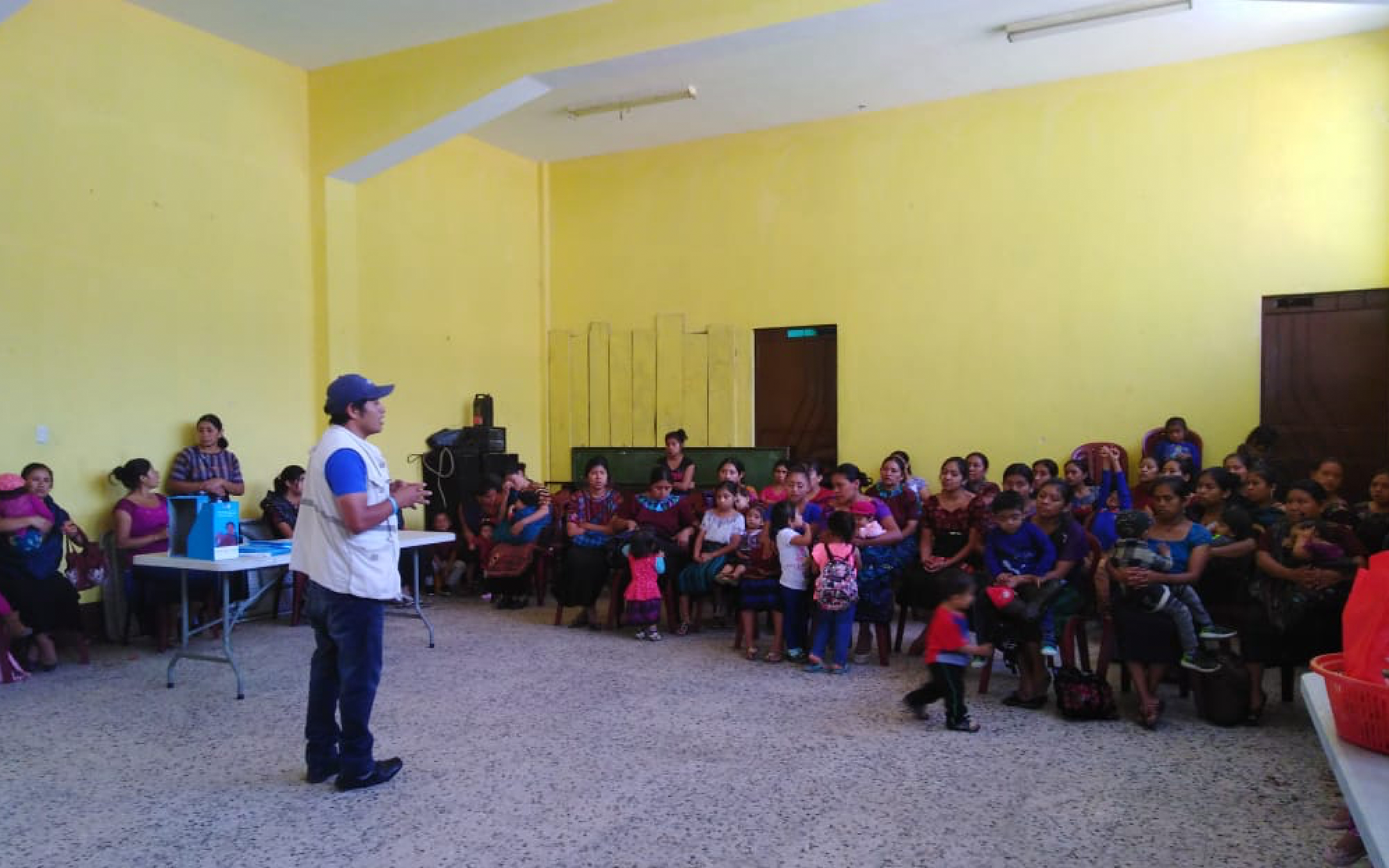 En este momento estás viendo Madres de Santa Cruz La Laguna, Sololá, participan en réplica de tema de estimulación oportuna para niñas y niños de primera infancia