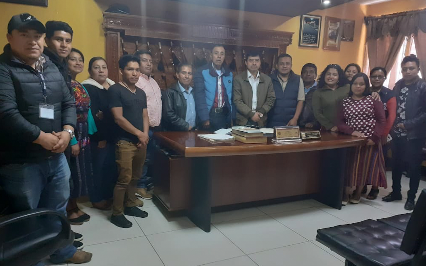 Red de niños y adolescentes NIV NAUC participa en reunión con autoridades locales en Nahualá, Sololá