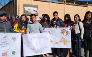Adolescentes y jóvenes de la Red Juvenil NIV NAUC participan en caminata por la nutrición que se realizó en Nahualá, Sololá