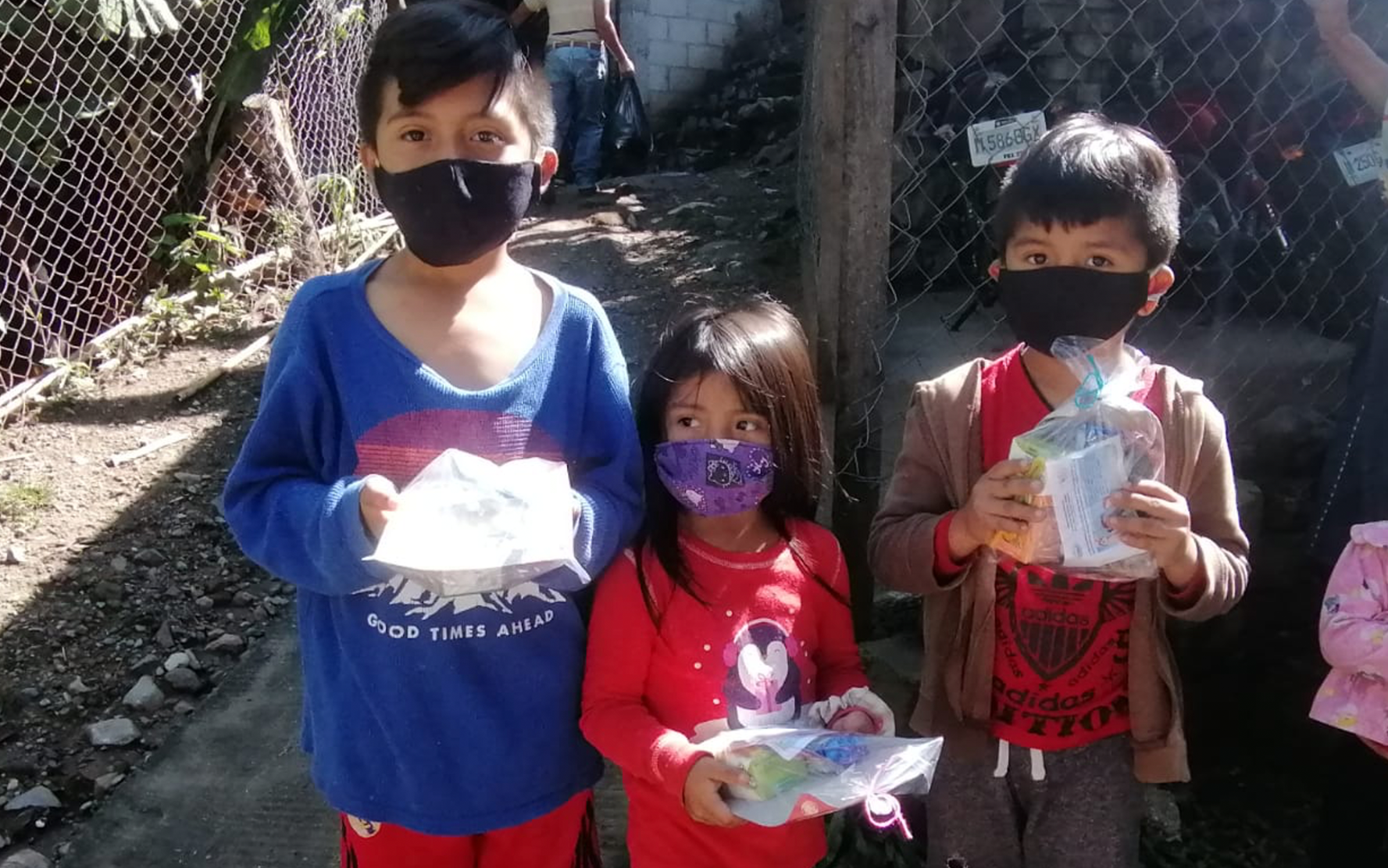 Lee más sobre el artículo Más de 2500 niñas y niños reciben obsequios el Día del Niño en Santa Catarina Palopó y los caseríos Pacamán y Xepec, Sololá