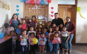 Lee más sobre el artículo Inauguración de sala lúdica «Nabe’eyna’ojib’al» para niñas y niños de primera infancia en San Andrés Semetabaj