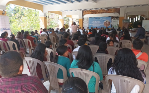 Niñas, niños y adolescentes de Momostenango, Totonicapán, participan en mesas de diálogo con candidatos a la alcaldía