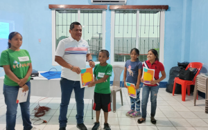 Lee más sobre el artículo Niñas y niños presentan informe de auditoría social ante las autoridades municipales de San Pablo Jocopilas, Suchitepéquez