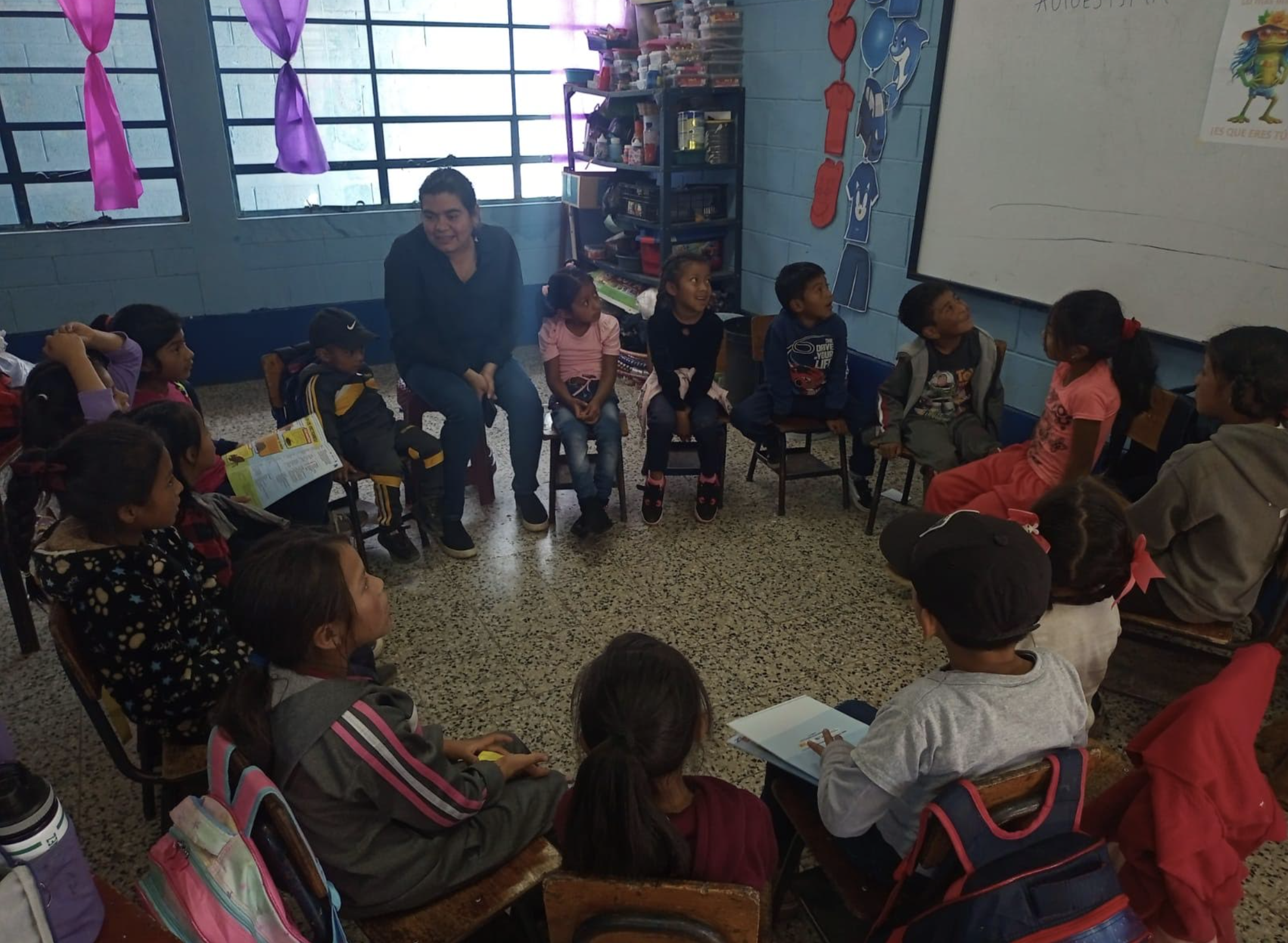 Lee más sobre el artículo Niñas y niños participan en la feria informativa integral del Caserío Las Escobas, en San Antonio Sacatepéquez, San Marcos
