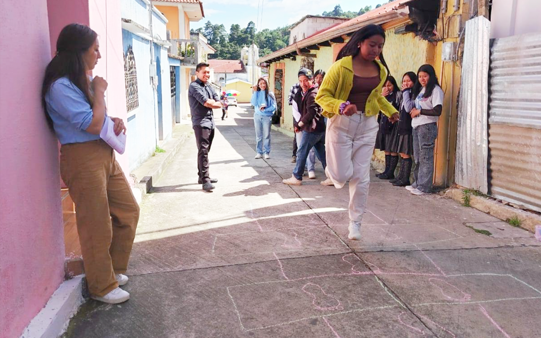 Lee más sobre el artículo En San Marcos, la organización de jóvenes J LUNA diseña la iniciativa “Jugando y aprendiendo mis derechos” para habilitar espacios lúdicos para niñez, en centros educativos