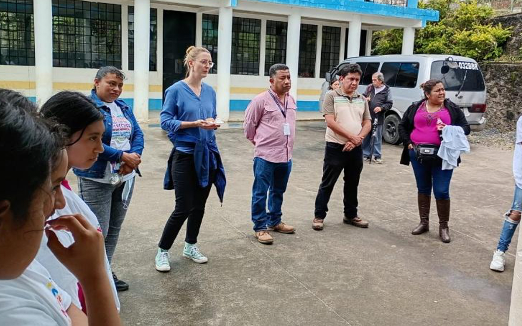 Lee más sobre el artículo Grupo de trabajo de la comunidad y niñas, niños, adolescentes de la Aldea Loma Larga, Amatitlán, realizan Feria centrada en los derechos de la niñez y adolescencia