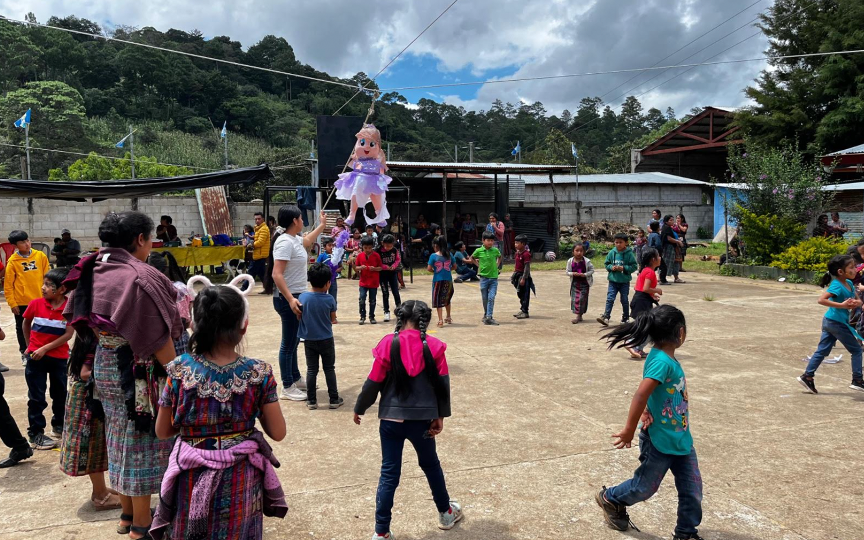 Lee más sobre el artículo Movimiento juvenil Superando el silencio por San Martín Jilotepeque realizaron una Feria de la Salud, en conmemoración del Día del Niño