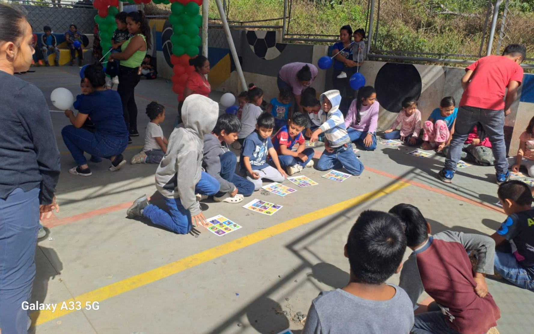 En este momento estás viendo PAMI y FUNDAESPRO participan en jornada de convivencia pacífica con niñas, niños y adolescentes en la aldea Loma Larga, Amatitlán