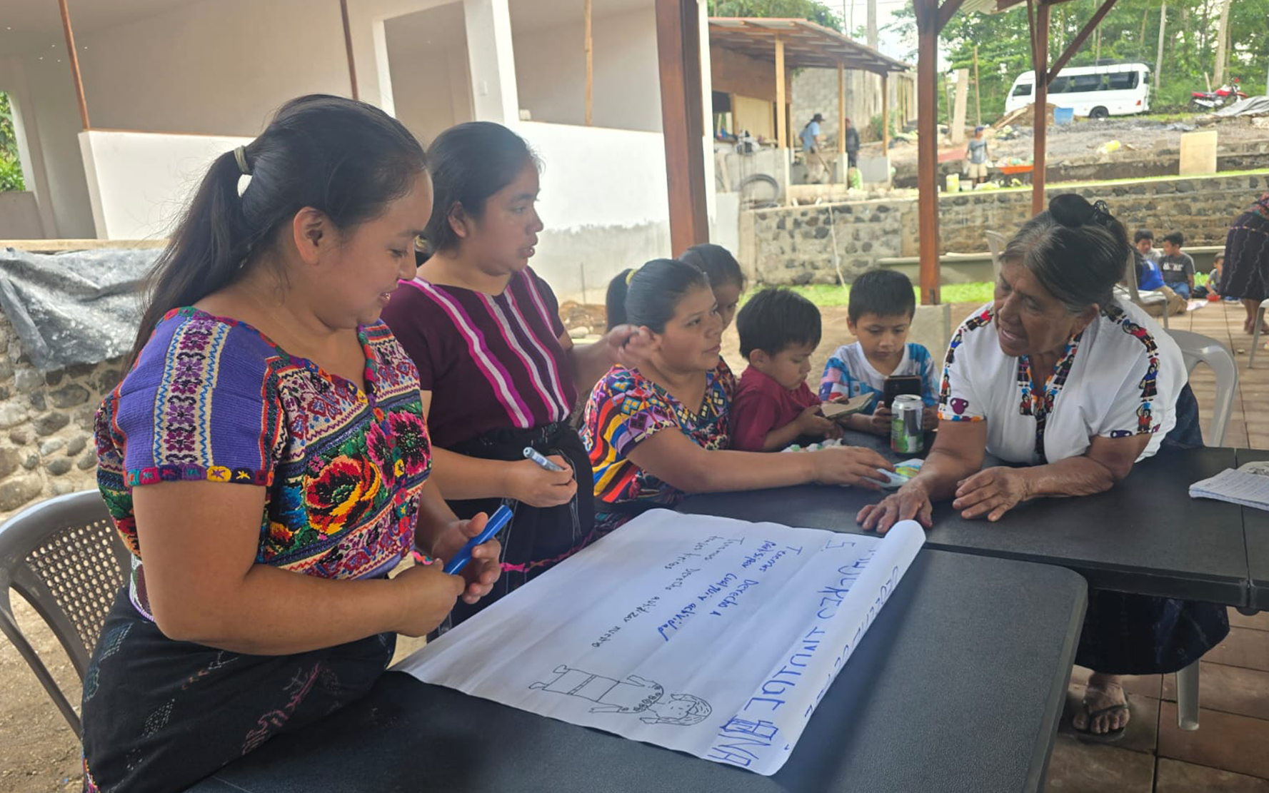 Lee más sobre el artículo PAMI facilita proceso de intercambio de experiencias con madres guías de cuatro comunidades de Santa Catarina Ixtahuacán, Sololá