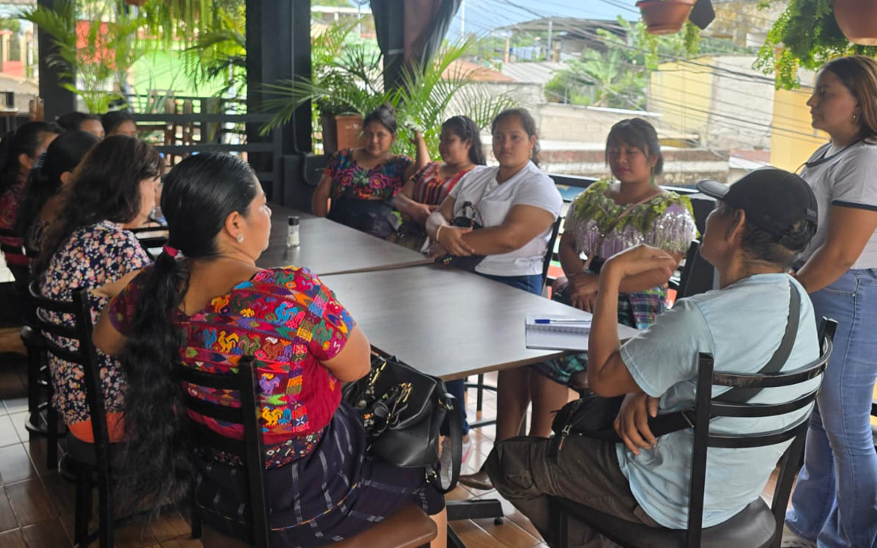 En este momento estás viendo Organizaciones de padres de familia de Chuisanto Tomás y Chirijmazá participan en intercambio de opiniones sobre sus experiencias de trabajo en sus respectivas escuelas