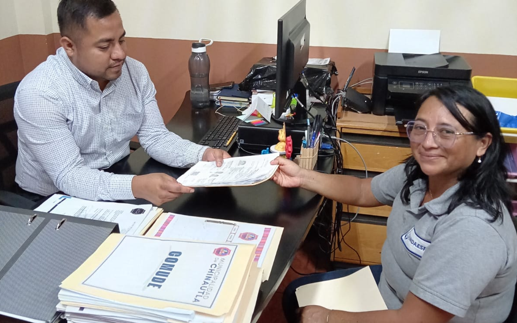 En este momento estás viendo PAMI Y FUNDAESPRO gestionan programas gratuitos de computación para niñas, niños y adolescentes de Santa Faz