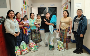 Lee más sobre el artículo PAMI hace entrega de 40 kits nutricionales para niñas y niños de primera infancia en comunidades del municipio de Santa Clara La Laguna, Sololá