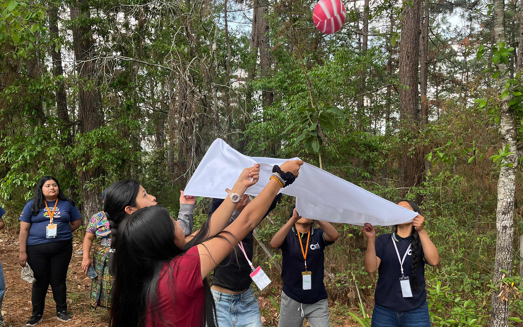 En este momento estás viendo Jóvenes y estudiantes celebran jornada de integración para fortalecer el movimiento juvenil “Superando el Silencio por San Martín Jilotepeque”