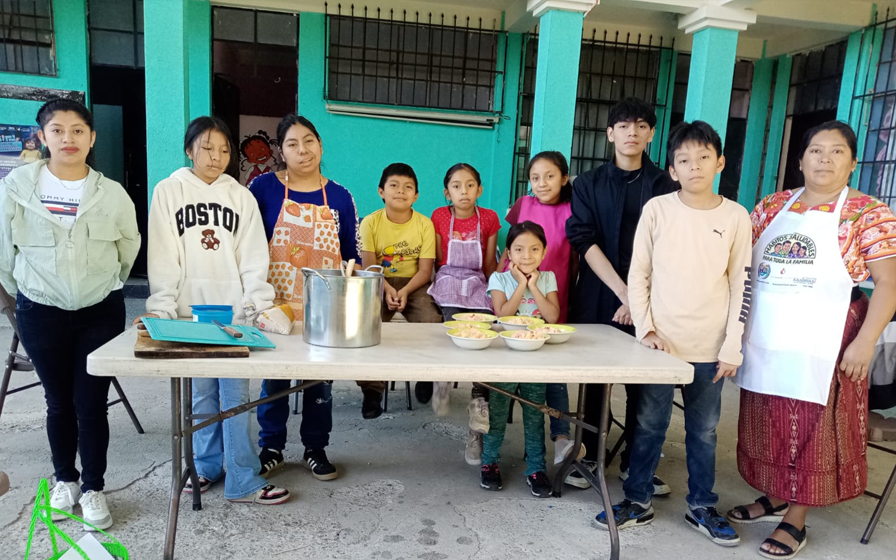 En este momento estás viendo Estudiantes del Programa de becas y tutoría de PAMI elaboran cócteles de frutas para descubrir sus beneficios nutricionales
